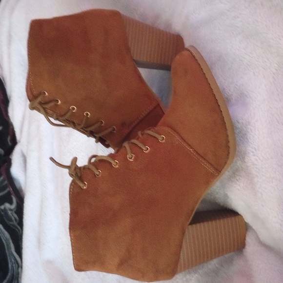 "FOREVER"   Heeled Boots - Picture 3 of 3